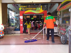 Read more about the article Alat Kebersihan Perusahaan Outsourcing Cleaning Service Solo