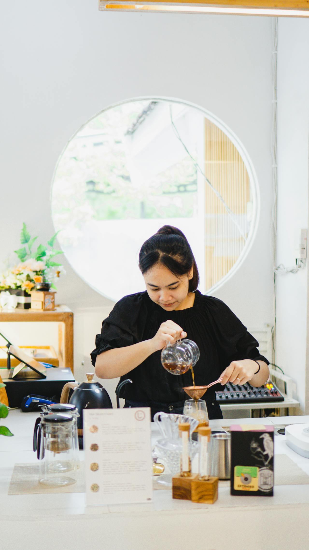 panduan melayani tamu sebagai waiter